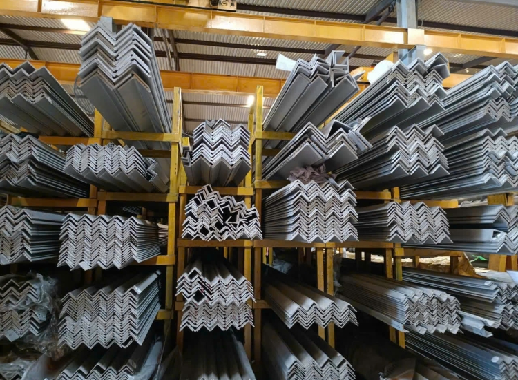 VÊ ĐÚC INOX 304: 50 x 50 x 4.0 x 6 m