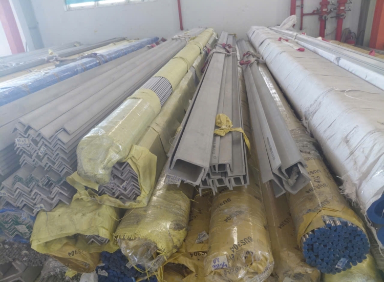 U ĐÚC INOX 304: 140 x 58 x 6.0 x 6 m