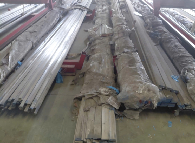 THANH LA ĐÚC 304 SỌC XƯỚC : 60 x 5.0 x 4000/6000MM/HL- LẬP LÀ INOX - Stainless Steel Bar Flat