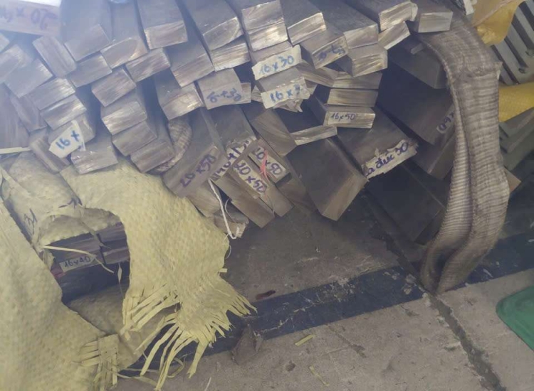 THANH LA ĐÚC 304 SỌC XƯỚC : 60 x 20 x 4000/6000MM/HL- Stainless Steel Bar Flat