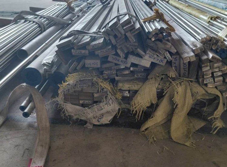 THANH LA ĐÚC 304 SỌC XƯỚC : 100 x 20 x 4000/6000MM/HL - Stainless Steel Bar Flat