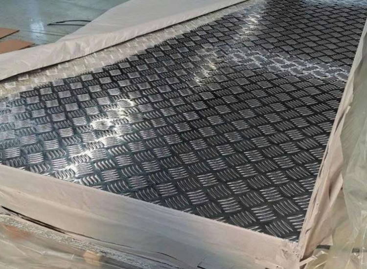 TẤM INOX DẬP GÂN CHỐNG TRƯỢT 5 VẠCH, 5 GÂN- LÀM THÙNG XE ĐÔNG LẠNH, THÙNG XE TẢI