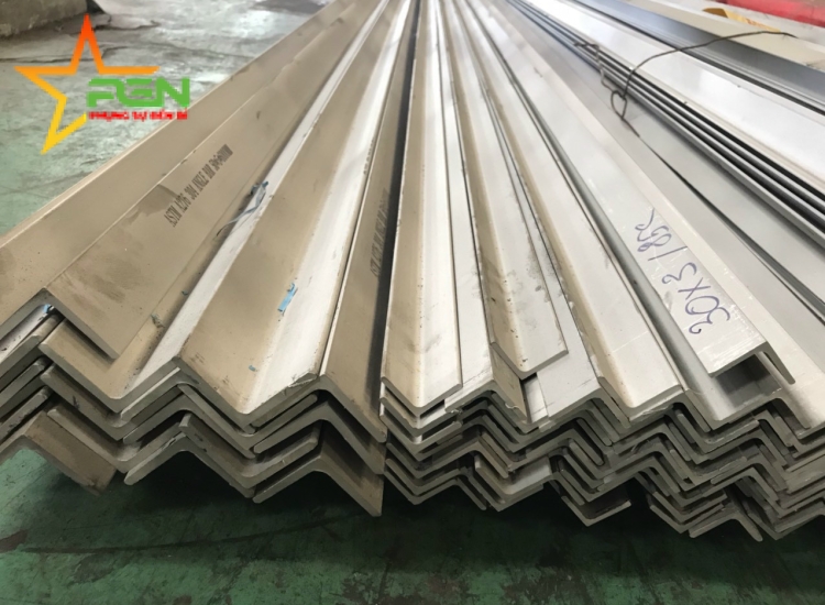 VÊ ĐÚC INOX 304/304L: 40 x 40 x 3.0 x 6 M