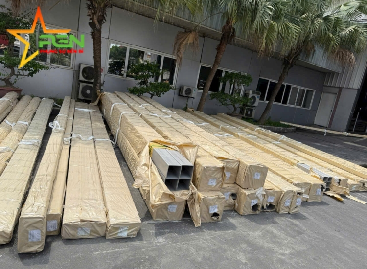 HỘP VUÔNG INOX 304 150  x 150 x 3.0mm