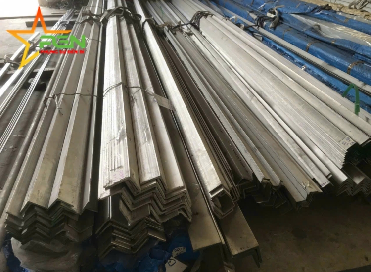 VÊ ĐÚC INOX 304/304L: 40 x 40 x 3.0 x 6 M