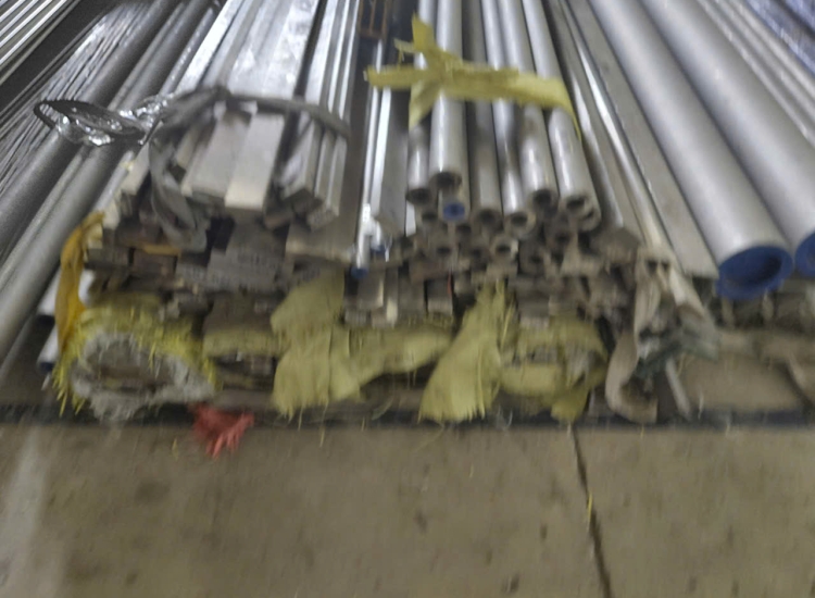 THANH LA ĐÚC 304 SỌC XƯỚC : 40 x 16 x 4000/6000MM/HL- LẬP LÀ INOX - Stainless Steel Bar Flat